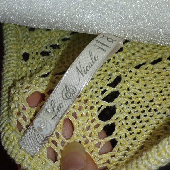 Leo & Nicole crochet lime green top. - Picture 5 of 6